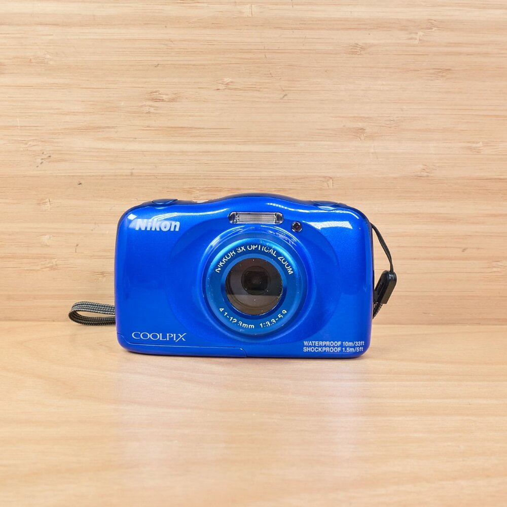 Nikon Coolpix S33 13.2MP / Waterproof Digital Camera / Blue / Tested